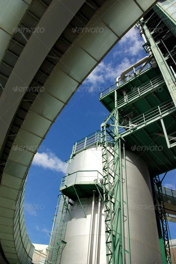 Detail of a fuel transformation facility with metallic tubes and pipelines